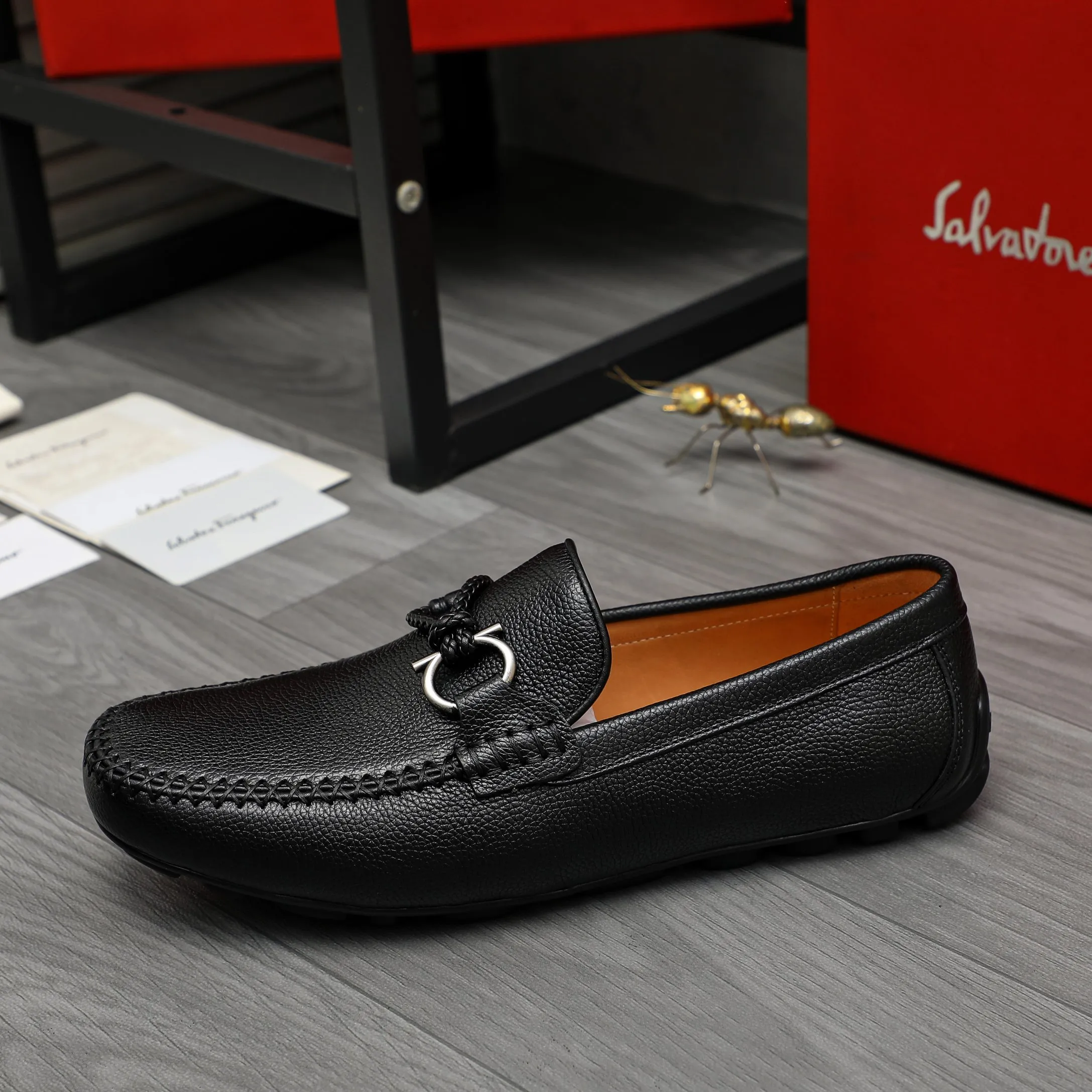 Men's shoes 💰480 Product trademark: Ferragamo "Ferragamo" casual slip-on shoes Regular size: 38-45 (45 is custom-made and non-returnable) Product materials: Selected pebbled cowhide upper, cowhide lining, rubber outsole